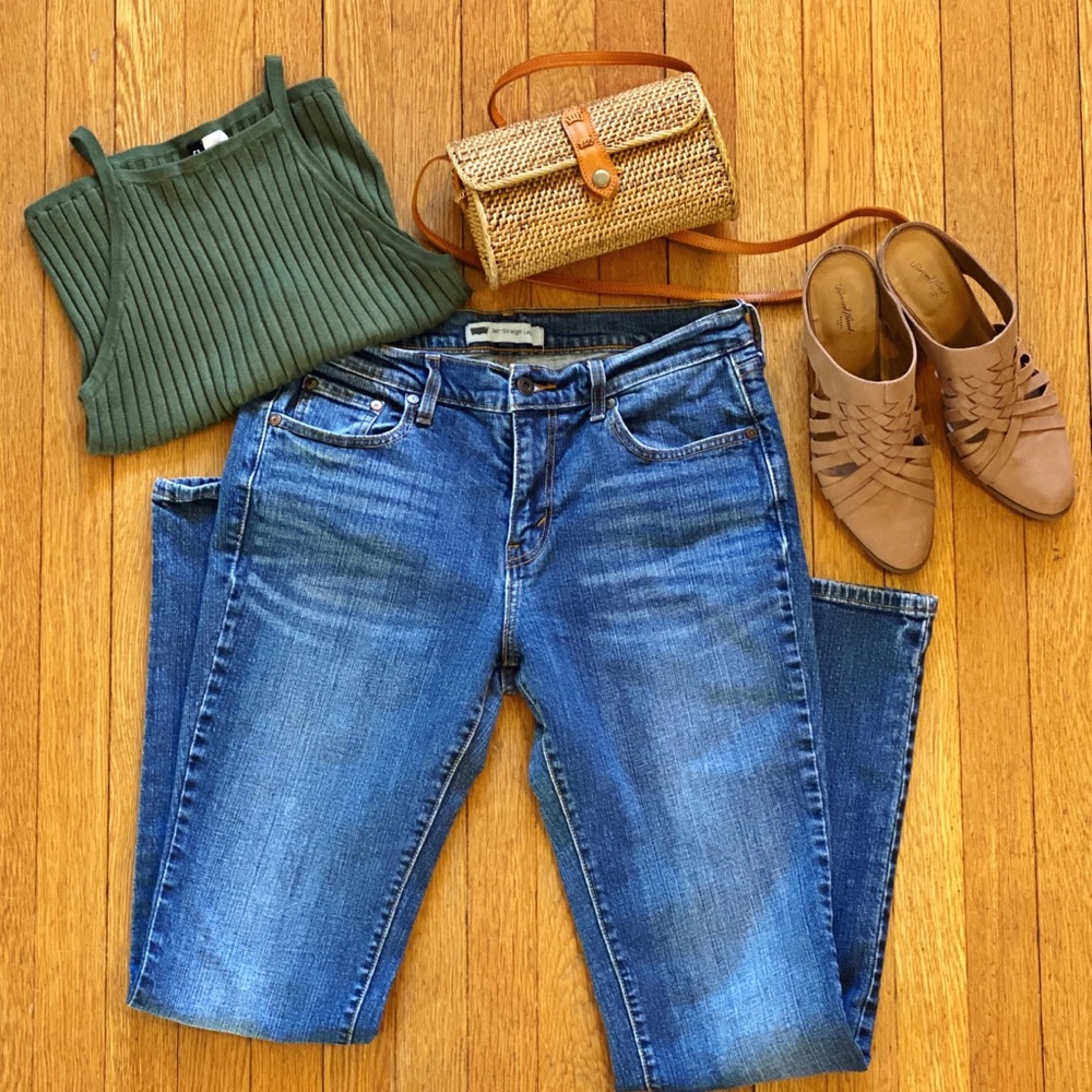 Women’s Levi 505 Straight Leg Jeans size 30-34